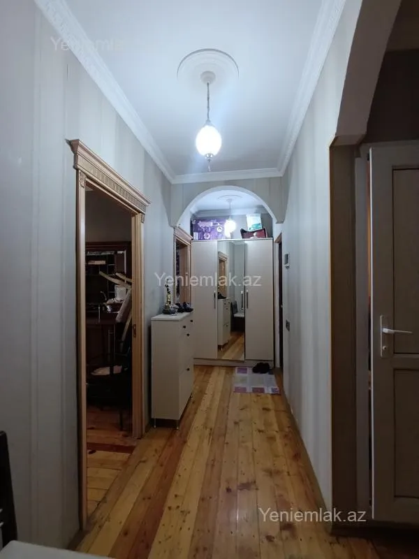 Satılır 4 otaqlı köhnə tikili 100 m²