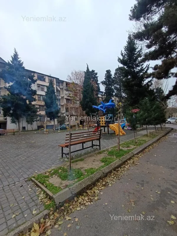 Satılır 4 otaqlı köhnə tikili 100 m²