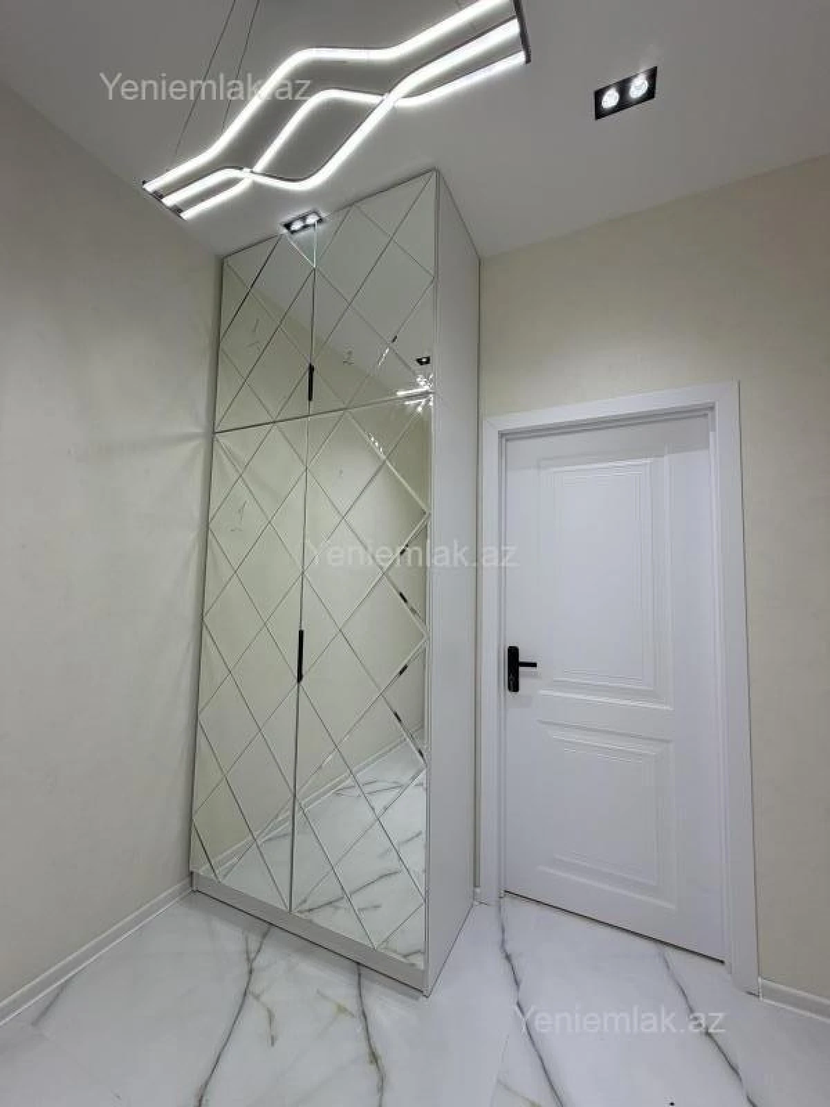 Satılır 3 otaqlı yeni tikili 79 m²