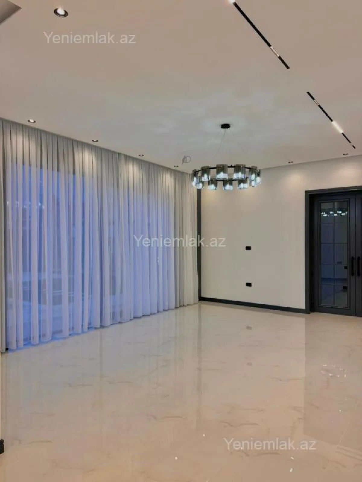 Satılır 5 otaqlı həyət evi 250 m²