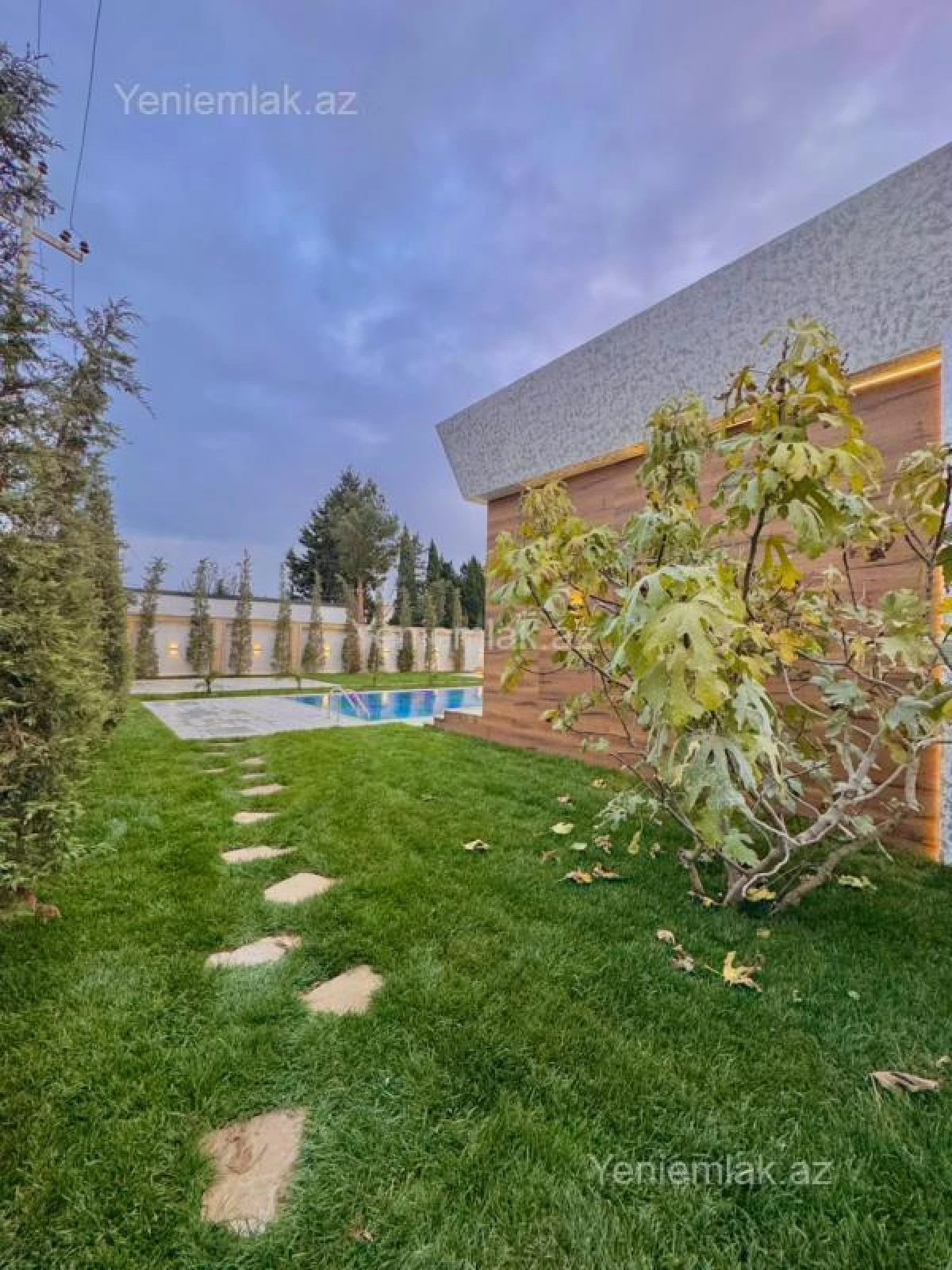 Satılır 5 otaqlı həyət evi 250 m²