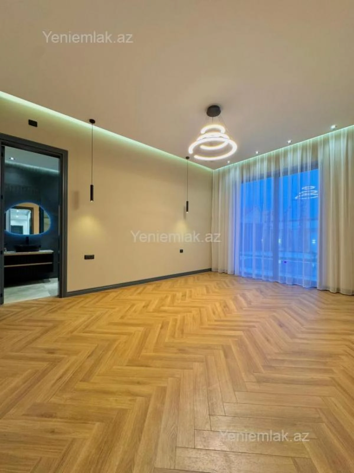 Satılır 5 otaqlı həyət evi 250 m²