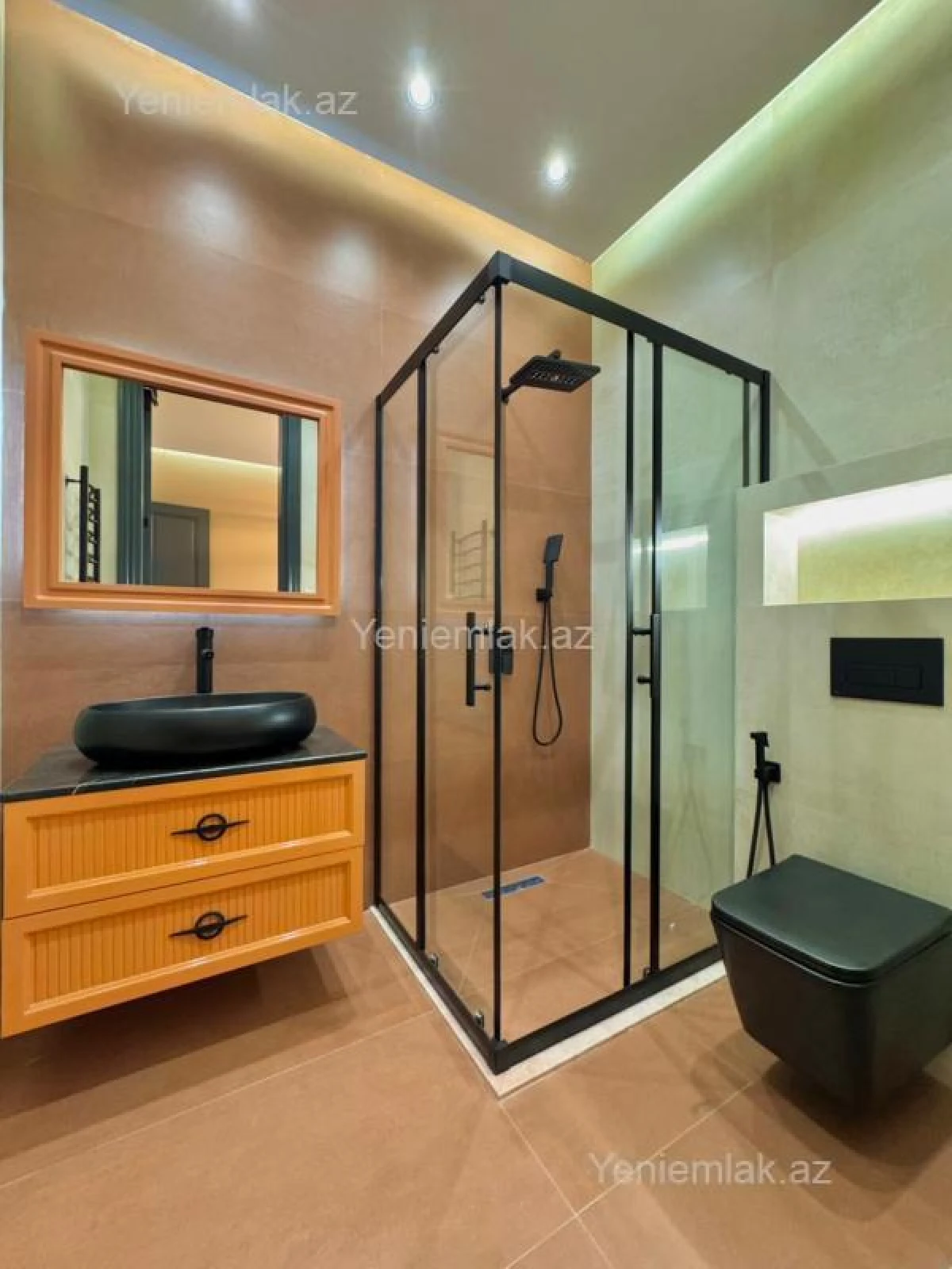 Satılır 5 otaqlı həyət evi 250 m²