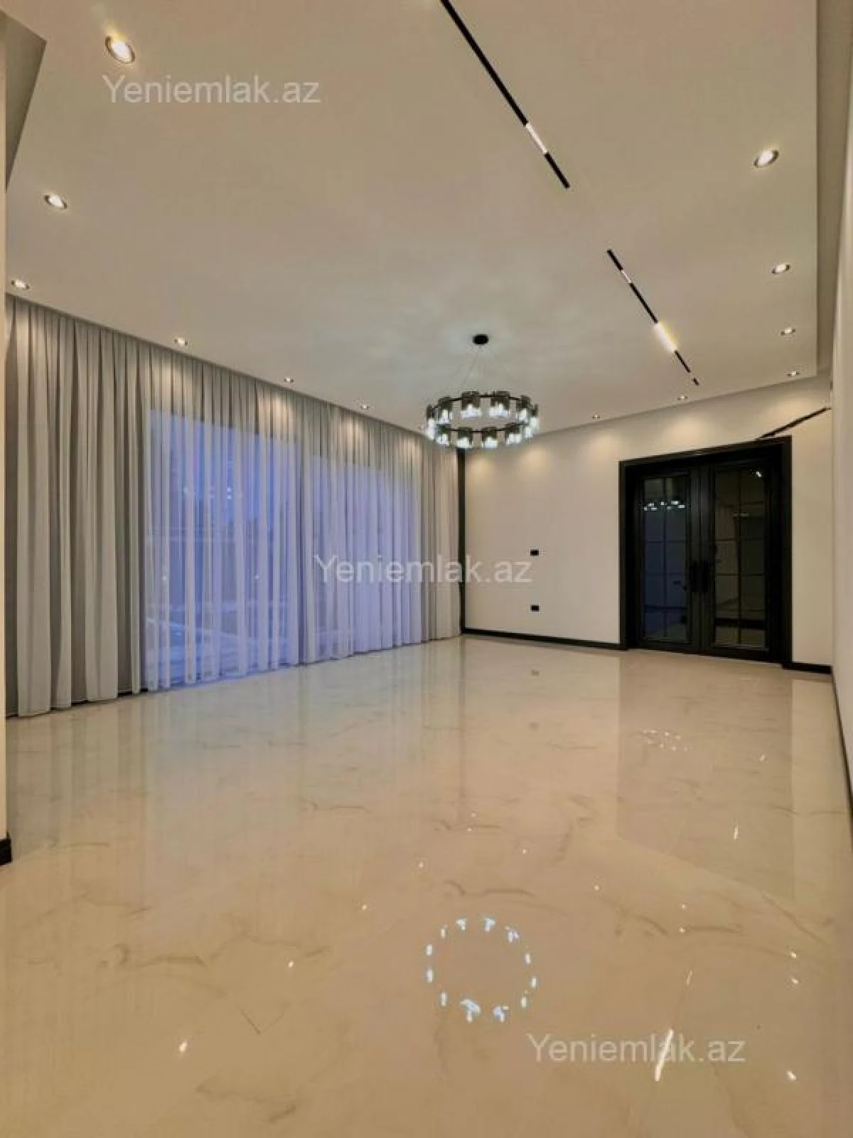 Satılır 5 otaqlı həyət evi 250 m²