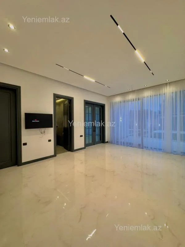 Satılır 5 otaqlı həyət evi 250 m²