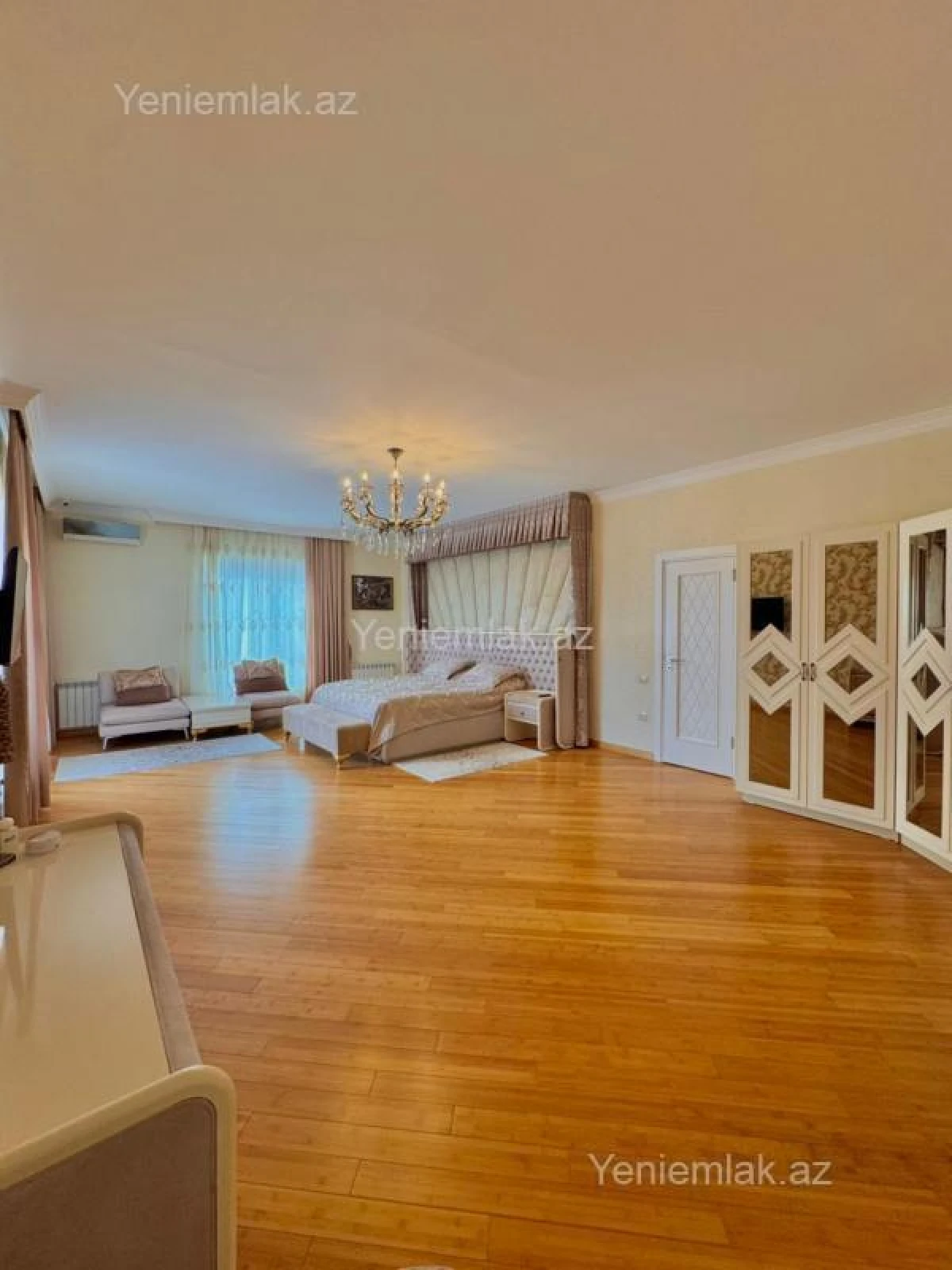 Satılır 6 otaqlı həyət evi 500 m²