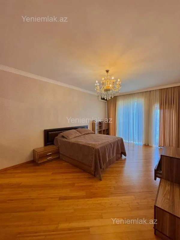 Satılır 6 otaqlı həyət evi 500 m²