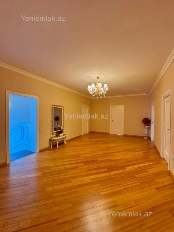 Satılır 6 otaqlı həyət evi 500 m²