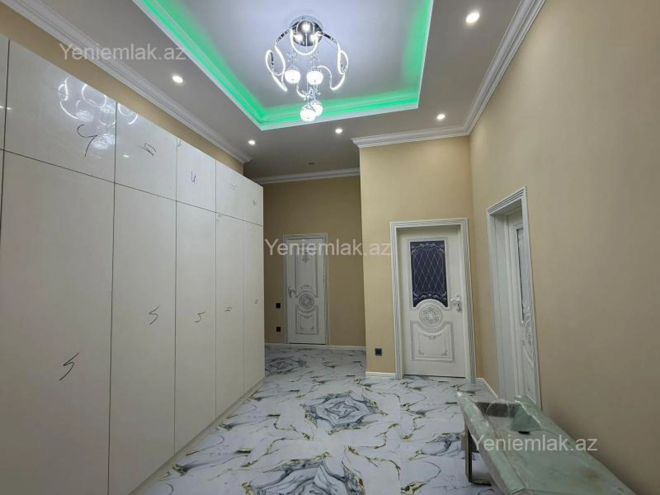 Satılır 2 otaqlı yeni tikili 87 m²