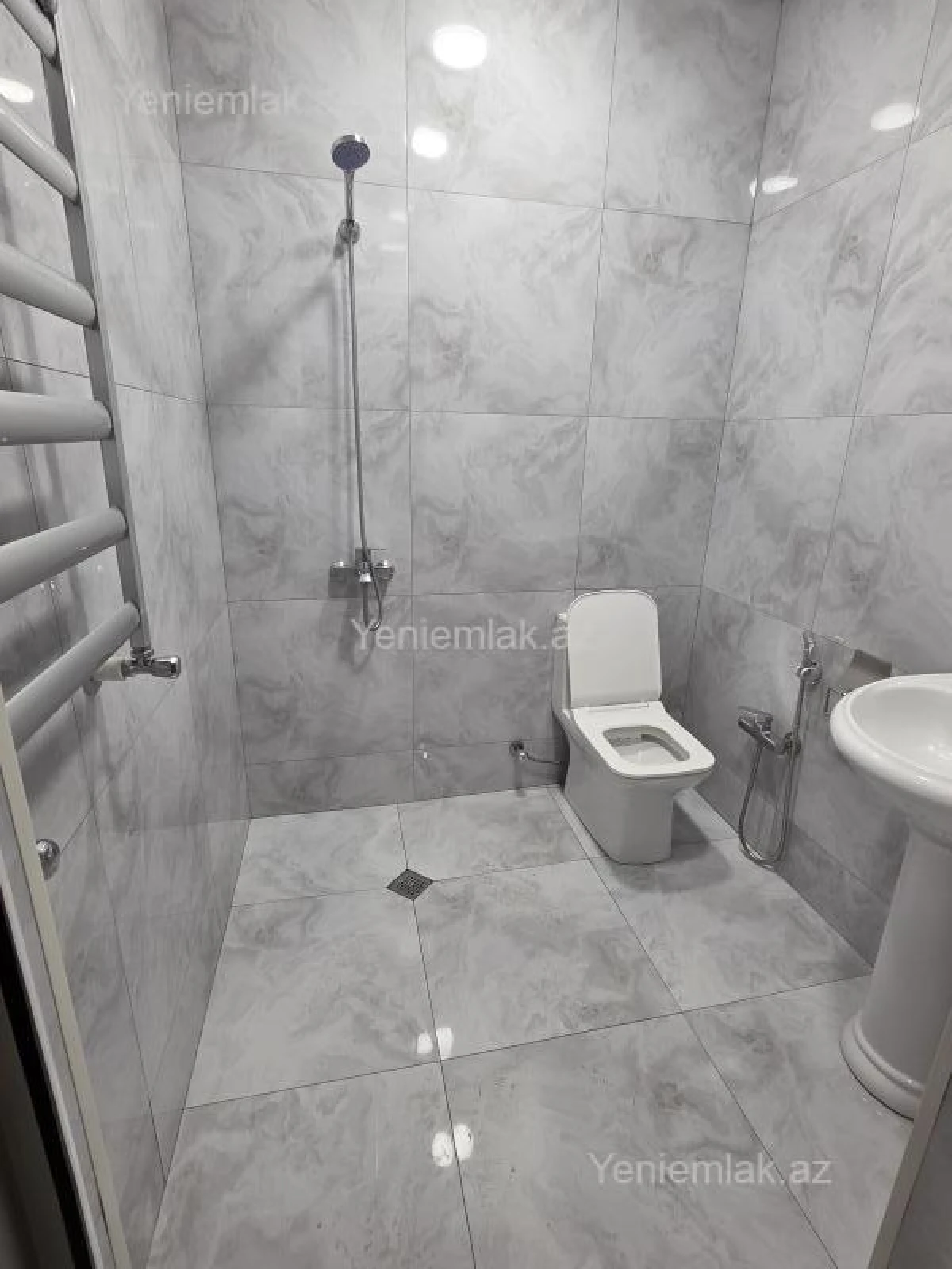 Satılır 2 otaqlı yeni tikili 61.5 m²