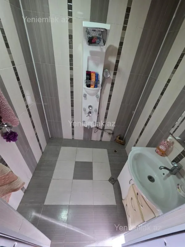 Satılır 4 otaqlı köhnə tikili 88 m²