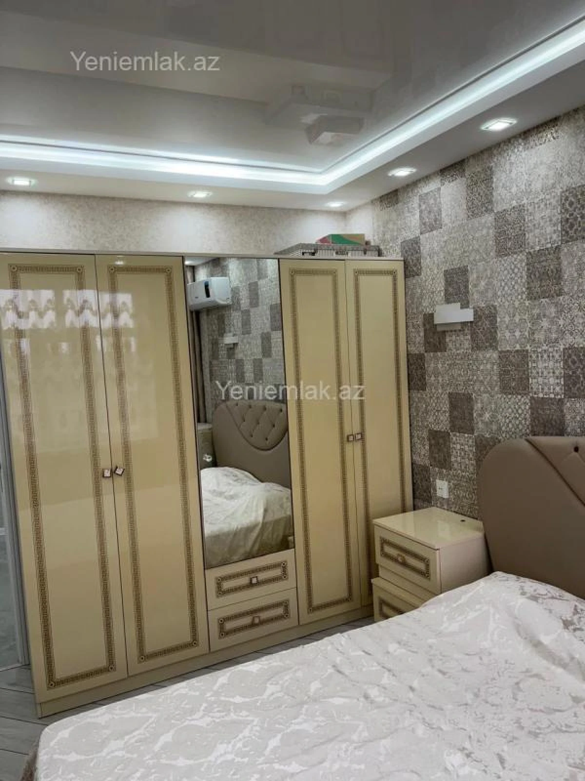 Satılır 3 otaqlı köhnə tikili 88 m²