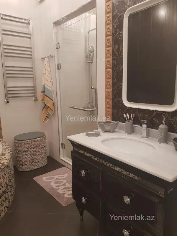 Satılır 3 otaqlı yeni tikili 161 m²