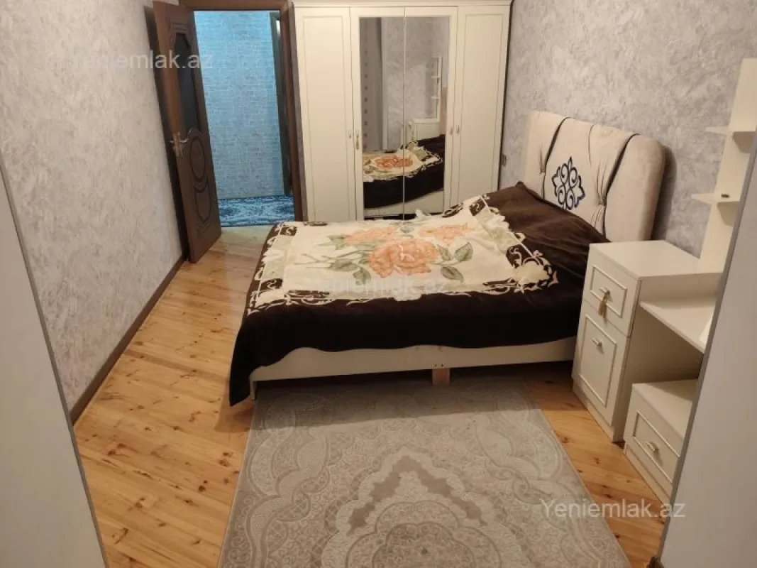 Satılır 4 otaqlı köhnə tikili 90 m²