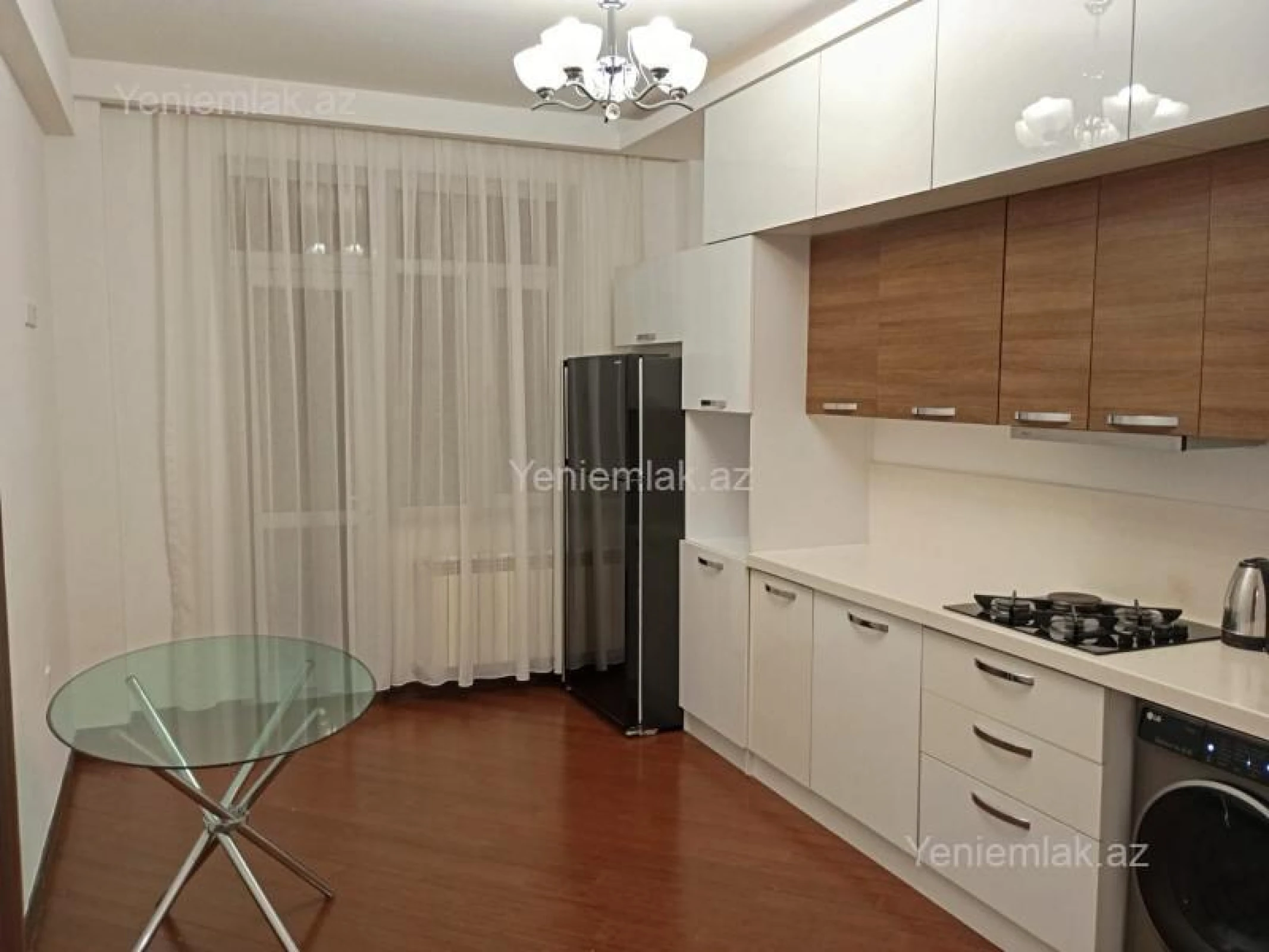 Satılır 3 otaqlı köhnə tikili 135 m²