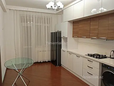 Satılır 3 otaqlı köhnə tikili 135 m²