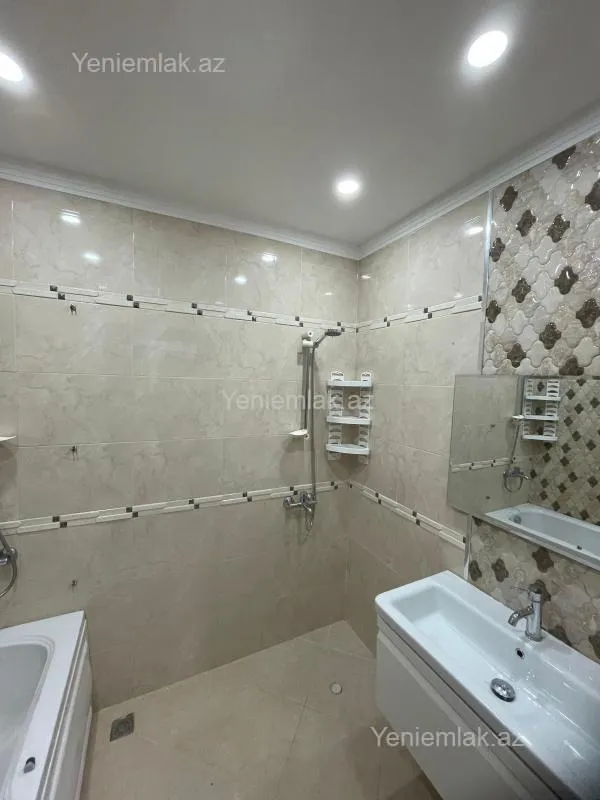 Satılır 3 otaqlı köhnə tikili 135 m²