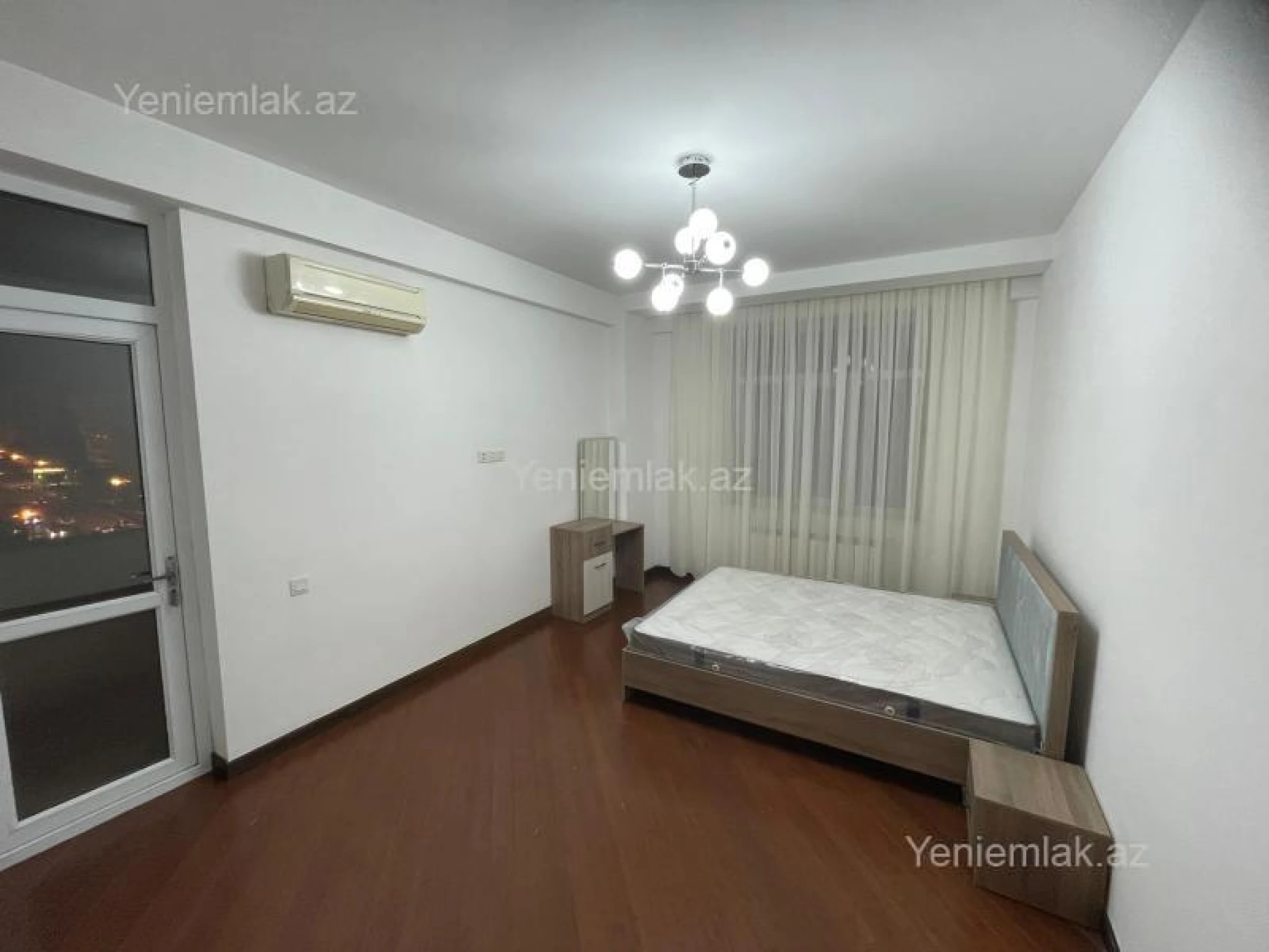 Satılır 3 otaqlı köhnə tikili 135 m²