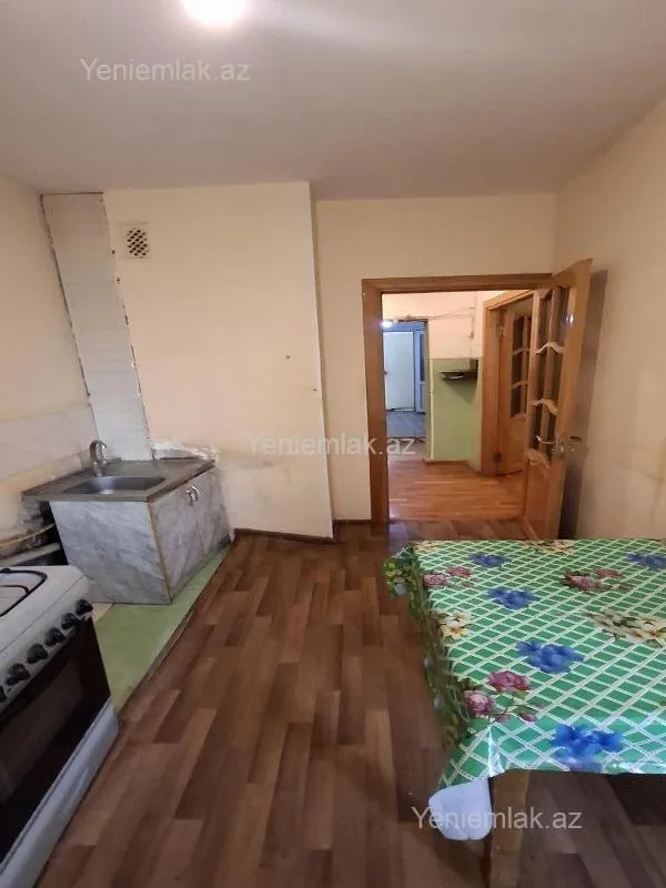 Satılır 2 otaqlı köhnə tikili 60 m²