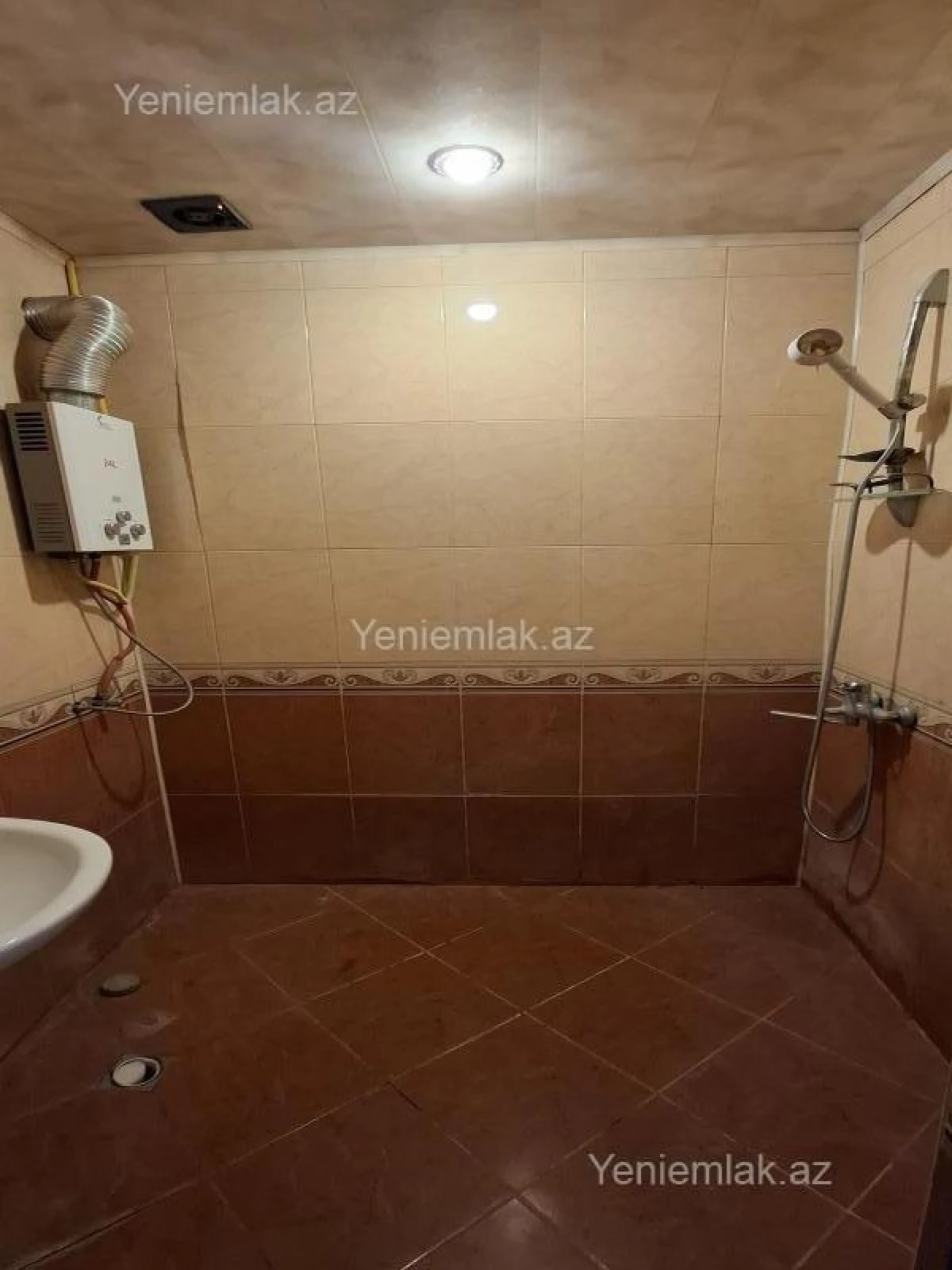 Satılır 2 otaqlı köhnə tikili 60 m²