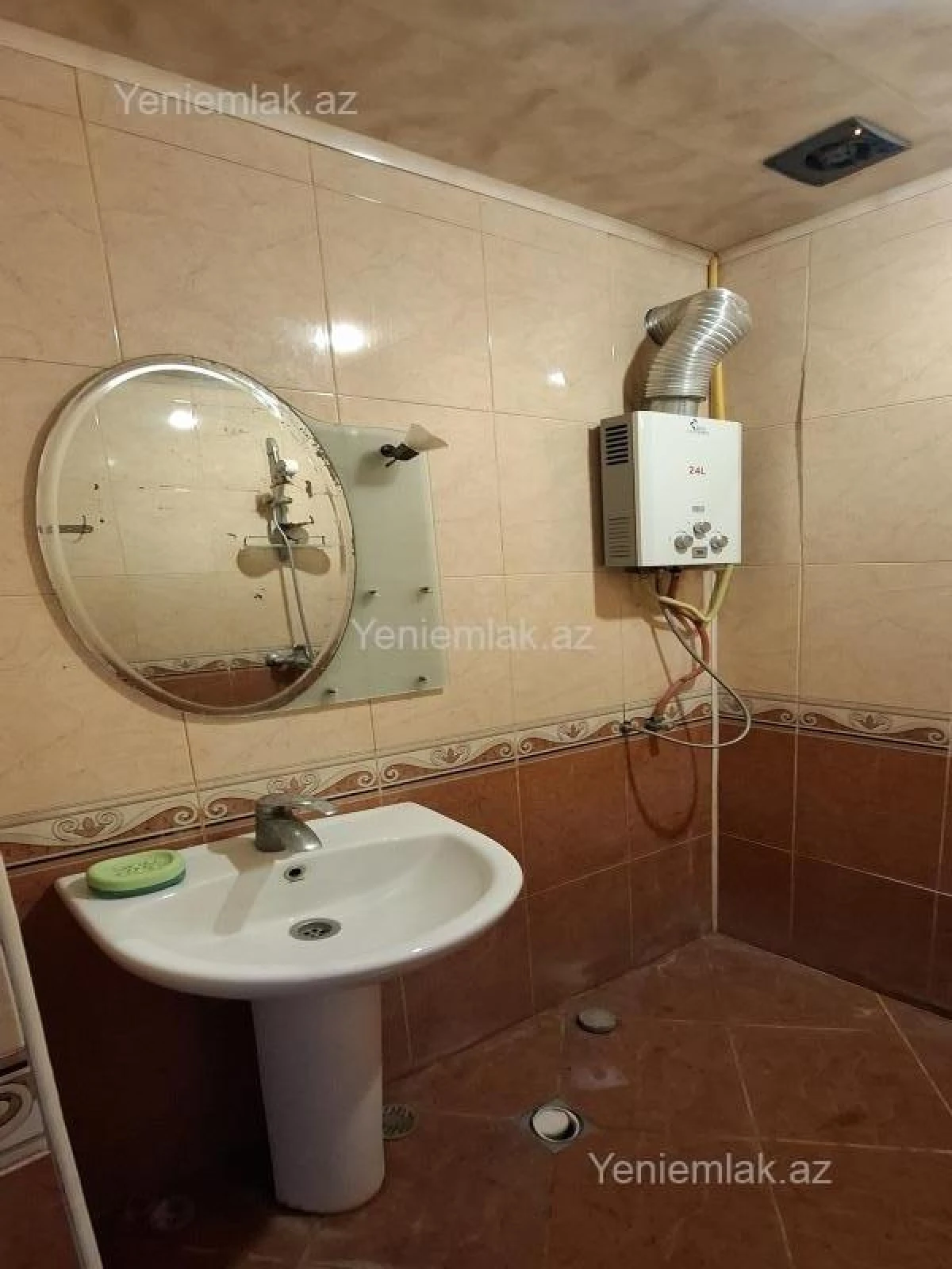 Satılır 2 otaqlı köhnə tikili 60 m²