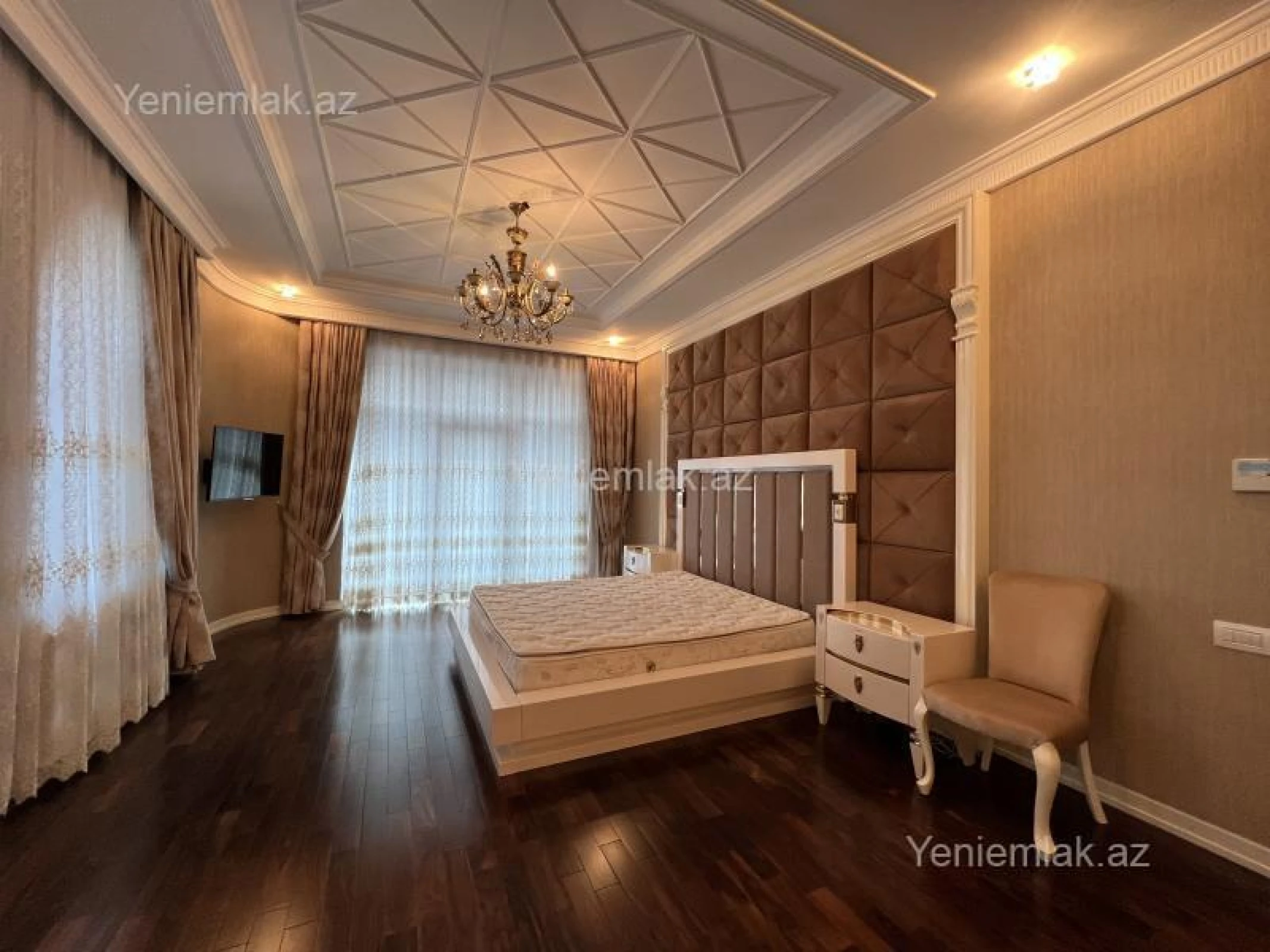Satılır 8 otaqlı həyət evi 1000 m²