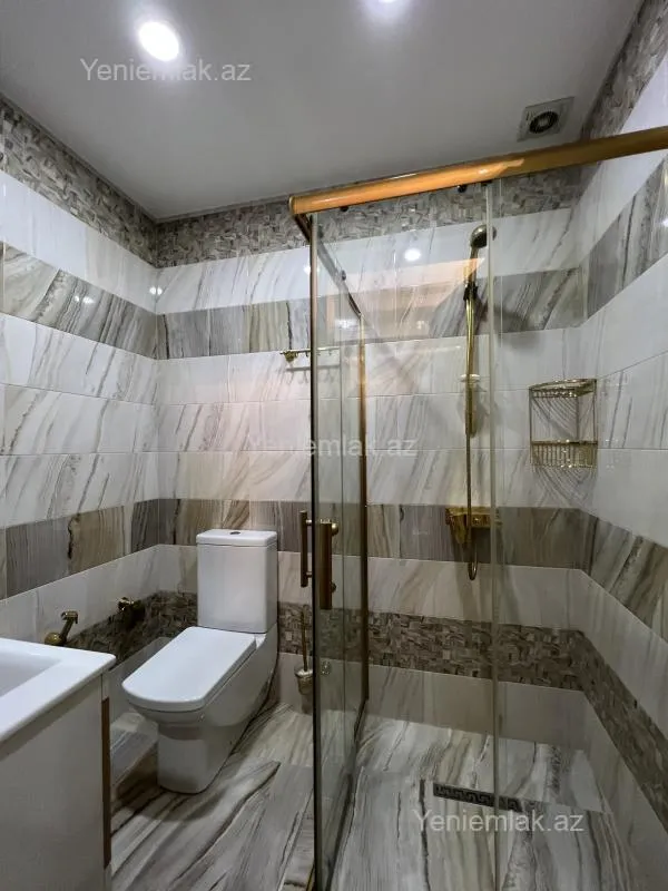 Satılır 8 otaqlı həyət evi 1000 m²