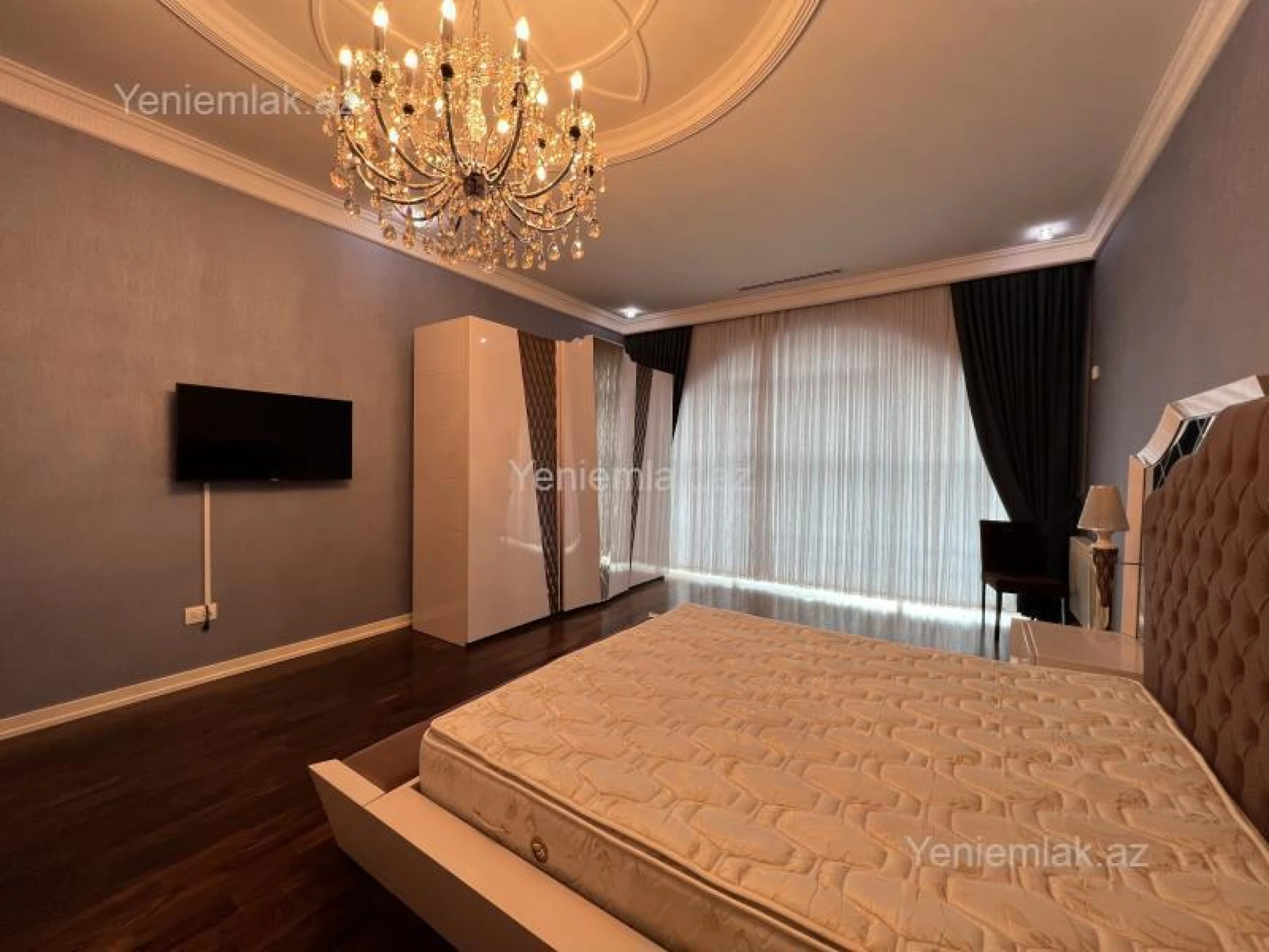 Satılır 8 otaqlı həyət evi 1000 m²