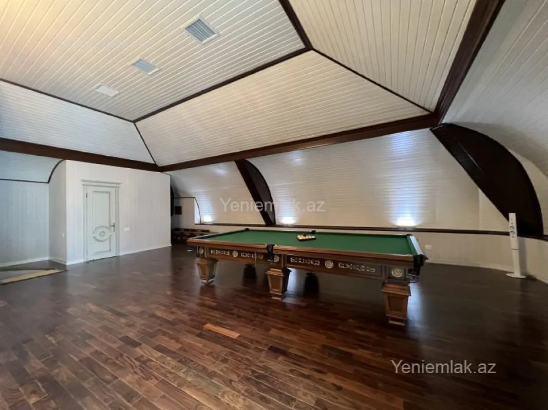 Satılır 8 otaqlı həyət evi 1000 m²