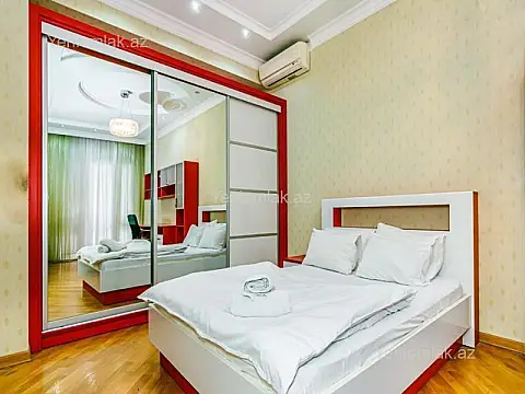 Satılır 4 otaqlı yeni tikili 185 m²