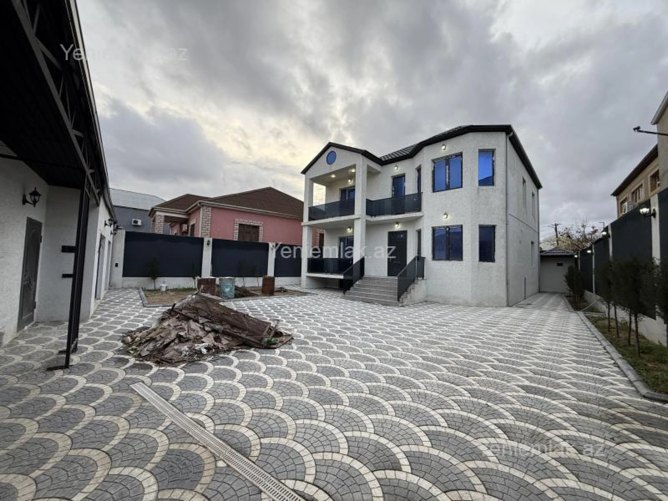 Satılır 6 otaqlı həyət evi 250 m²