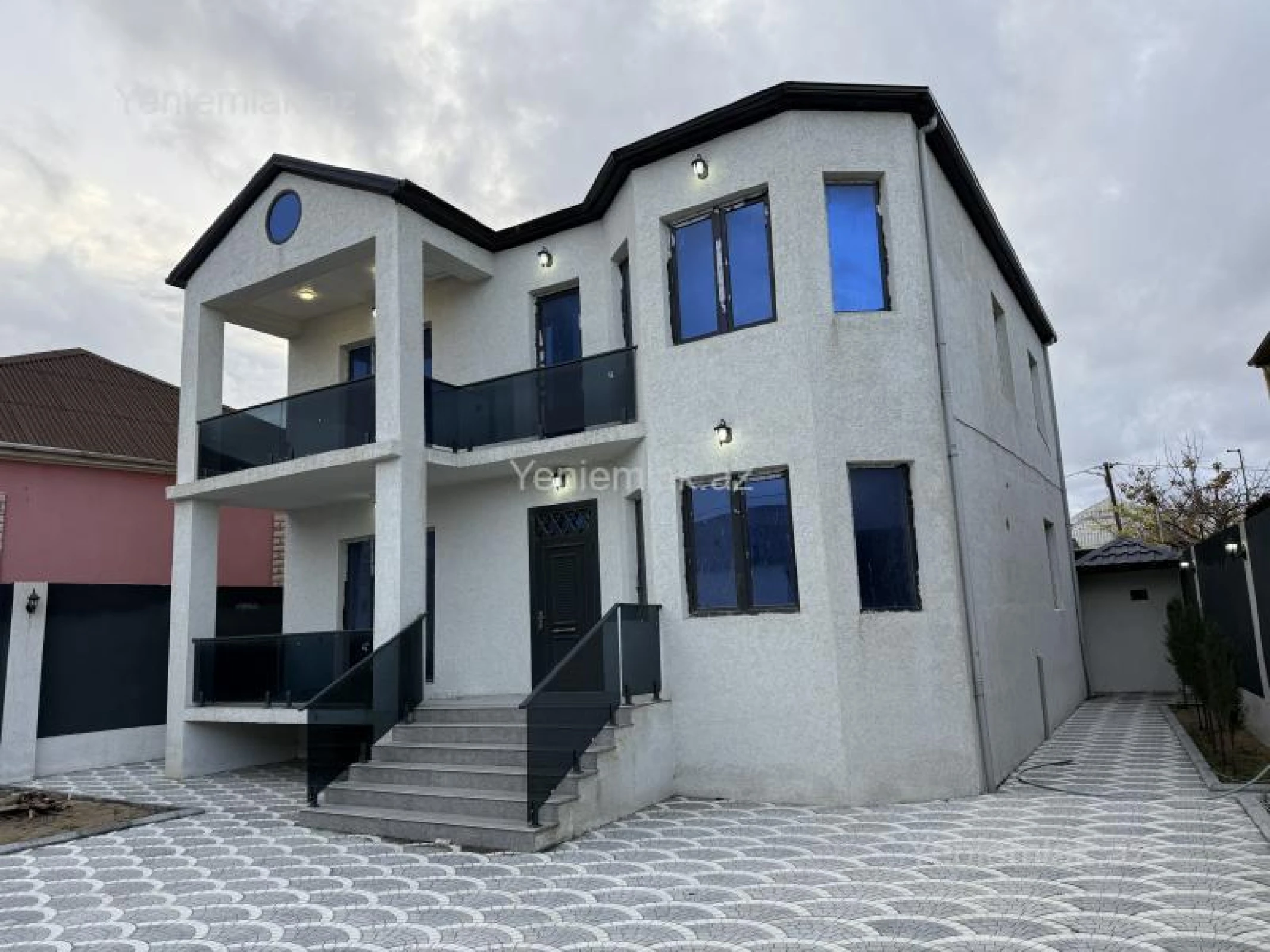 Satılır 6 otaqlı həyət evi 250 m²