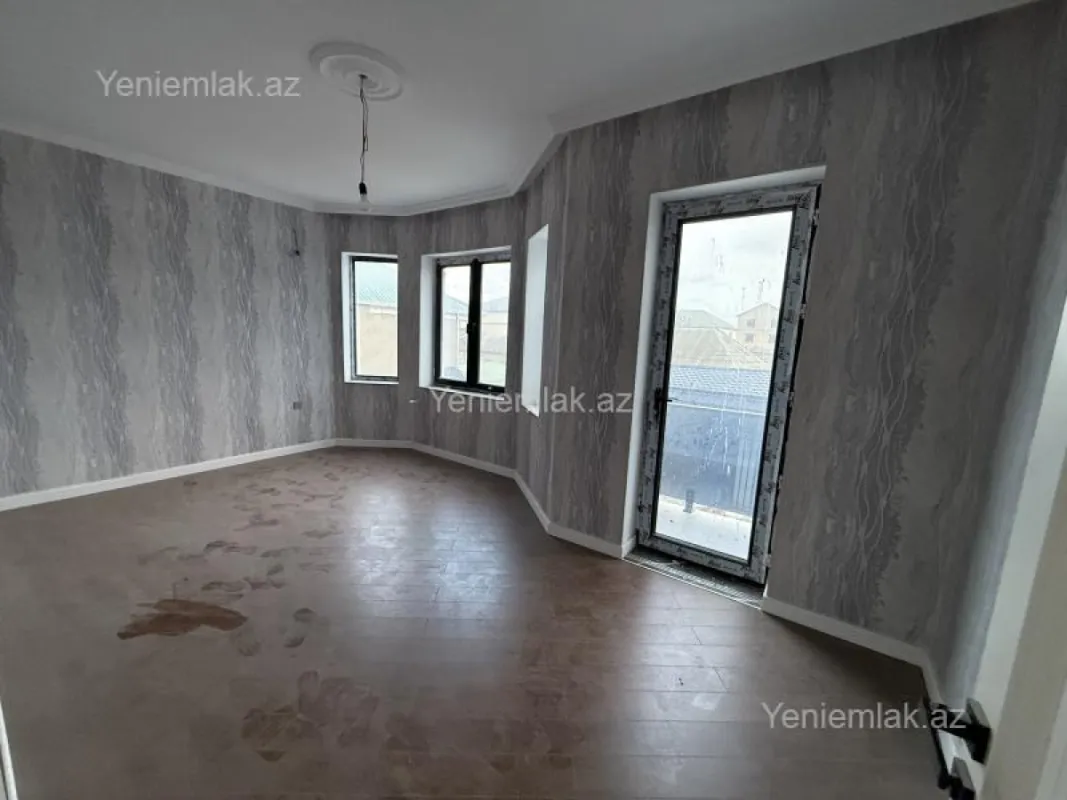 Satılır 6 otaqlı həyət evi 250 m²