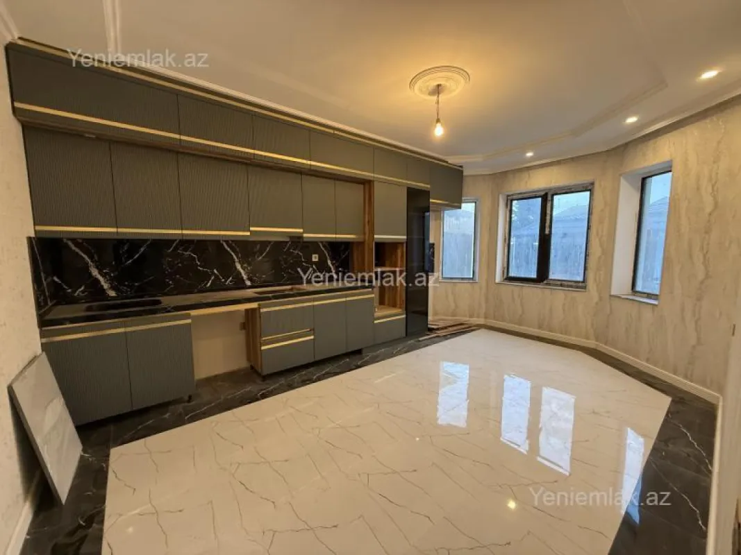 Satılır 6 otaqlı həyət evi 250 m²