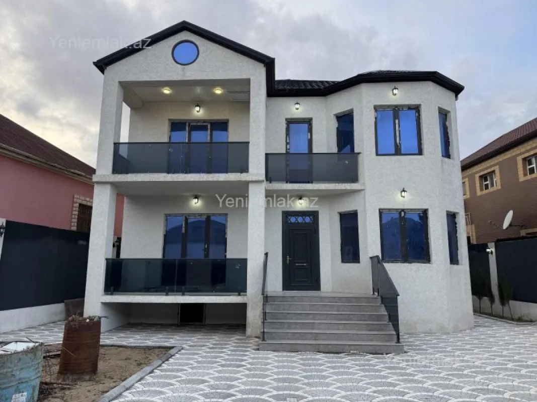 Satılır 6 otaqlı həyət evi 250 m²