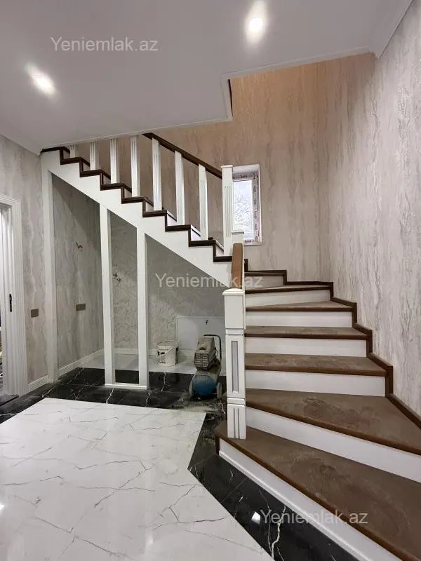 Satılır 6 otaqlı həyət evi 250 m²