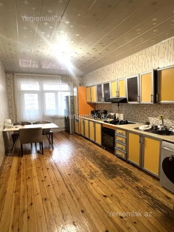 Satılır 3 otaqlı yeni tikili 120 m²