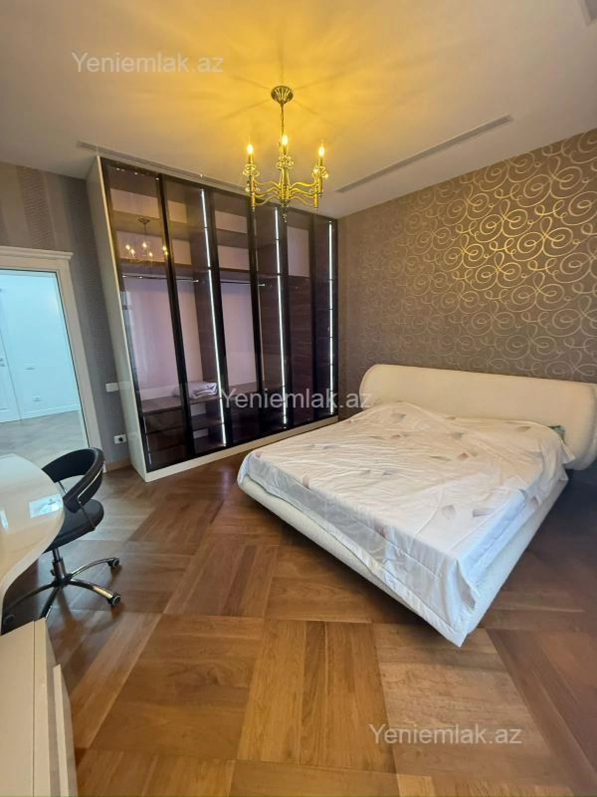 Satılır 3 otaqlı yeni tikili 145 m²