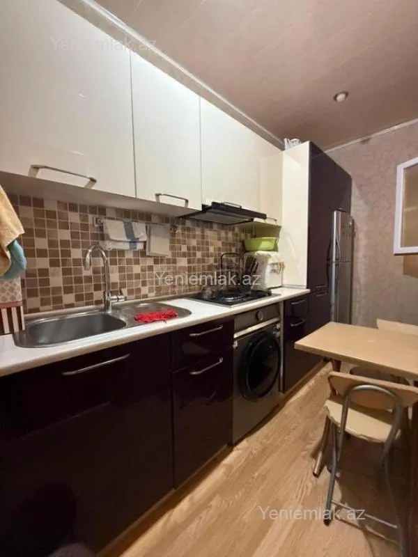 Satılır 1 otaqlı köhnə tikili 35 m²