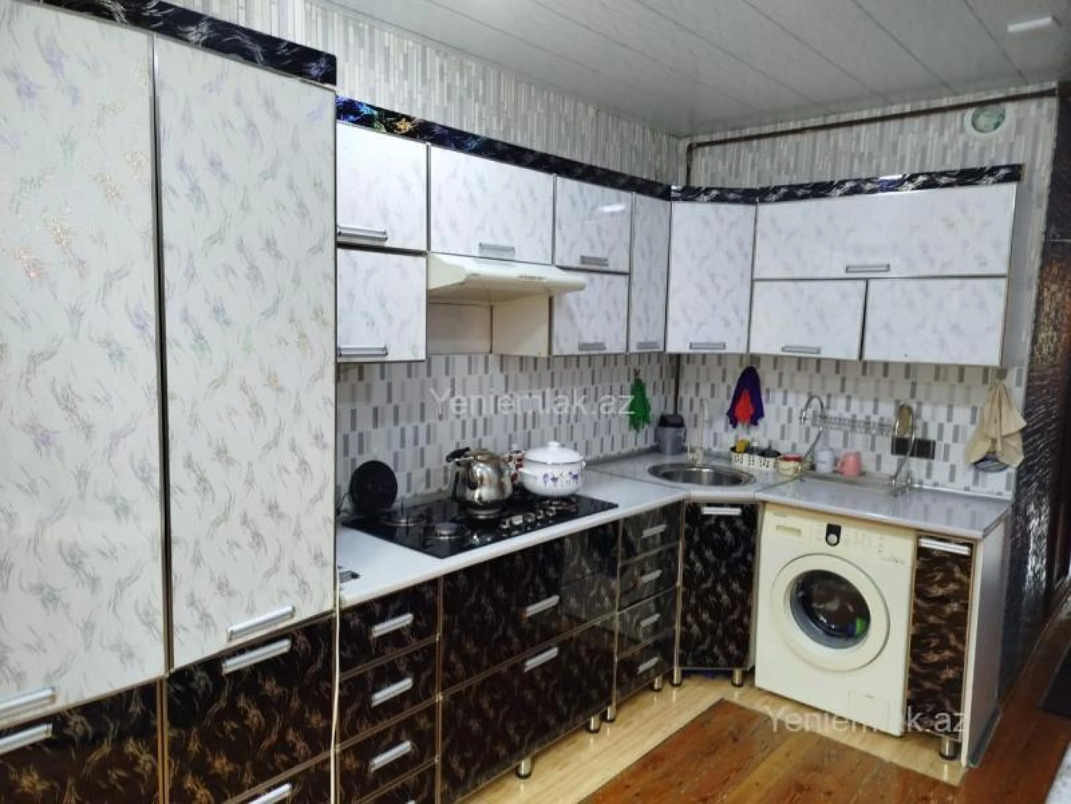 Satılır 3 otaqlı köhnə tikili 80 m²