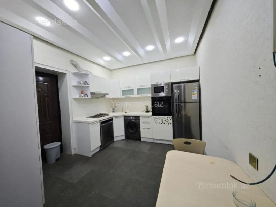 Satılır 5 otaqlı həyət evi 220 m²