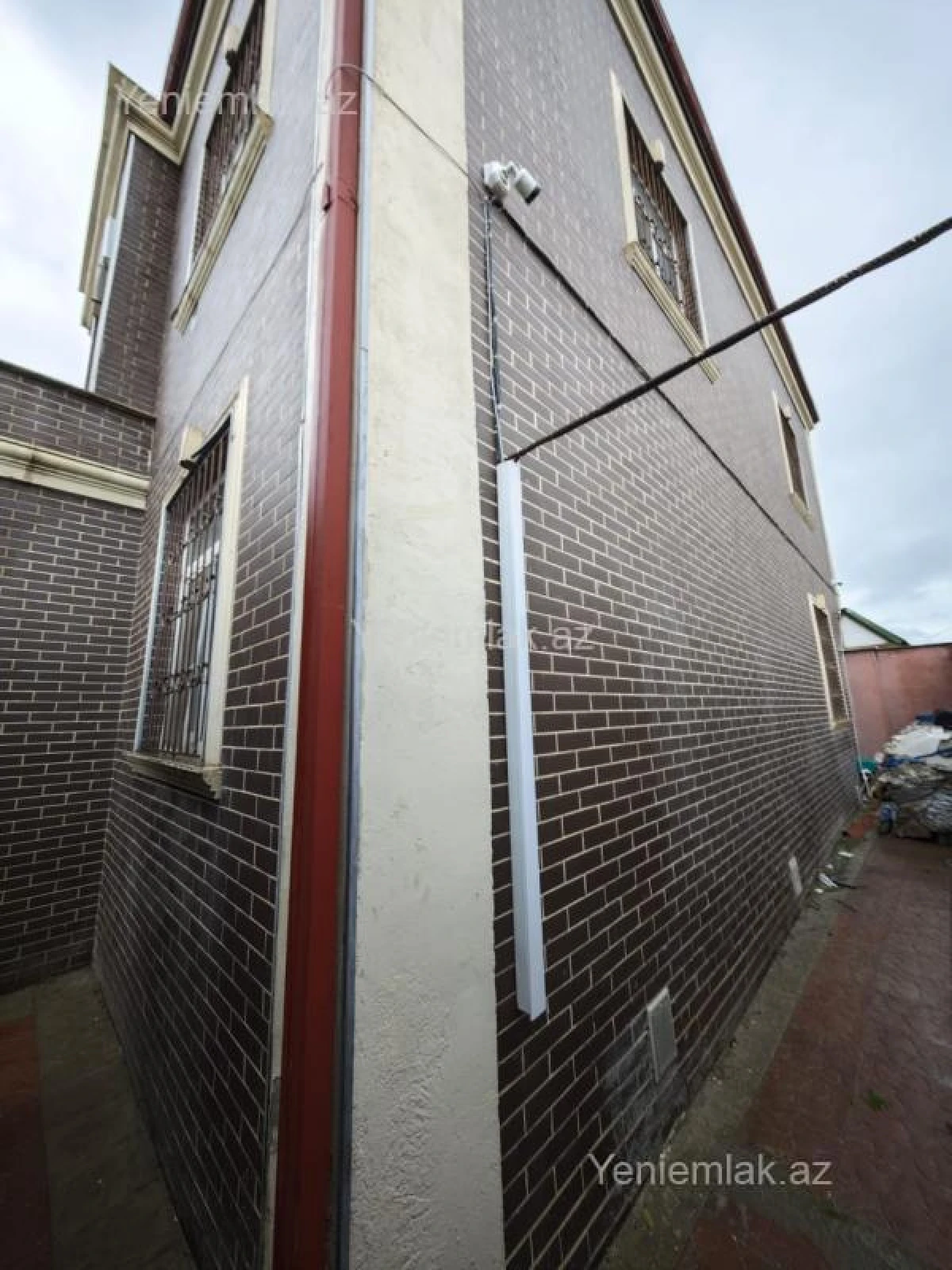 Satılır 5 otaqlı həyət evi 220 m²