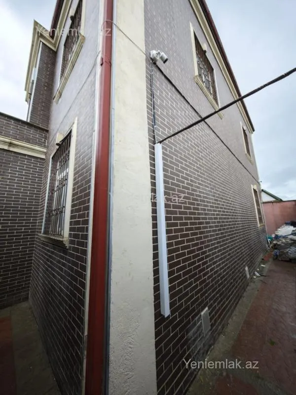 Satılır 5 otaqlı həyət evi 220 m²
