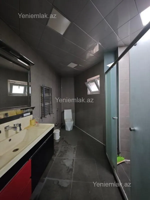 Satılır 5 otaqlı həyət evi 220 m²