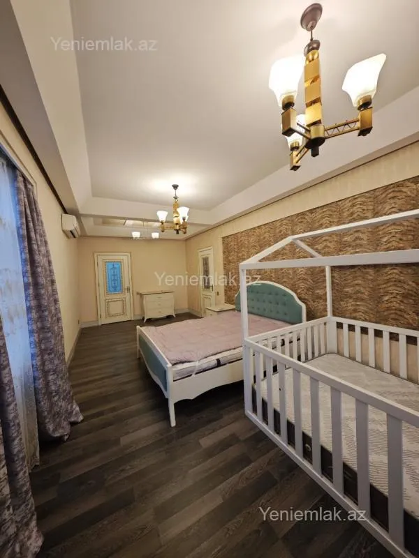Satılır 5 otaqlı həyət evi 220 m²