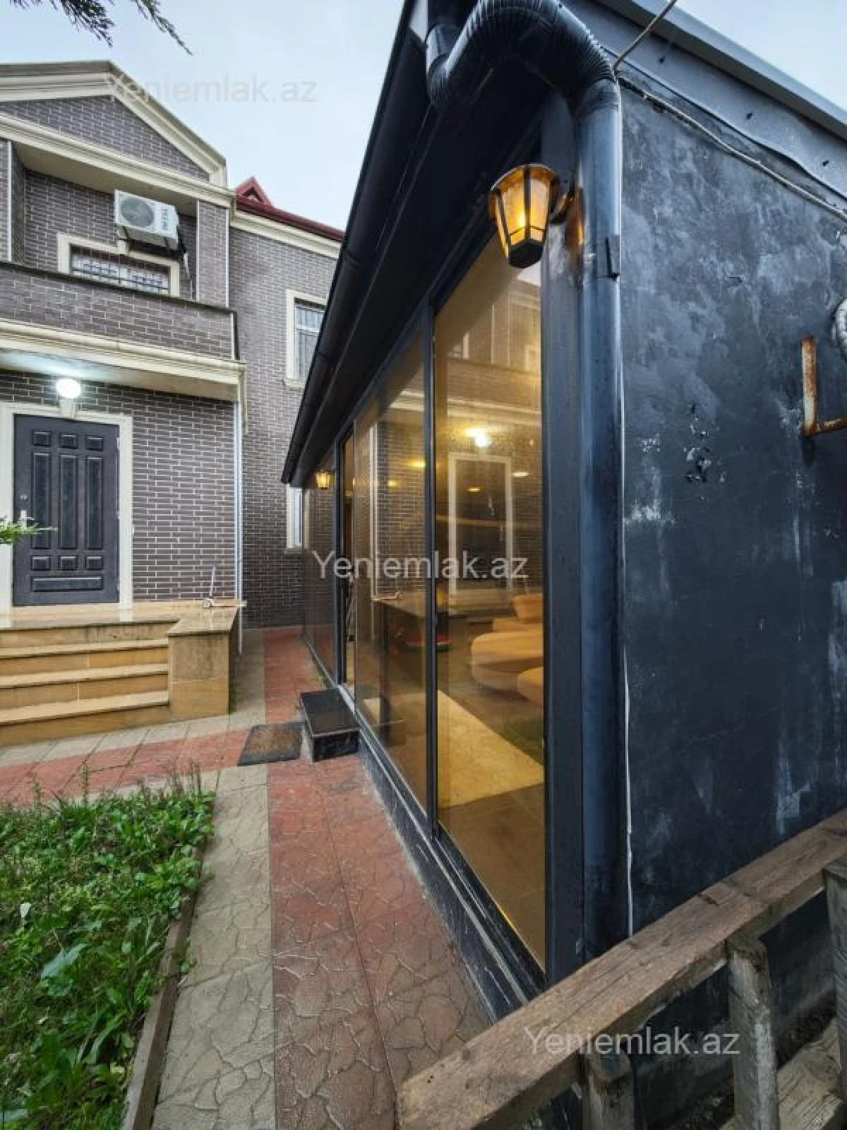 Satılır 5 otaqlı həyət evi 220 m²