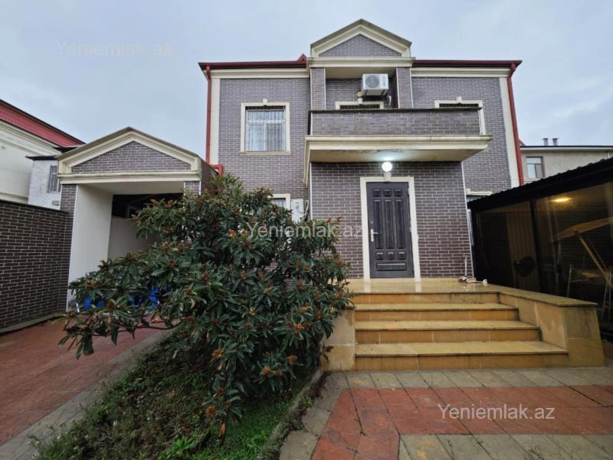 Satılır 5 otaqlı həyət evi 220 m²