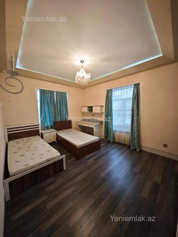 Satılır 5 otaqlı həyət evi 220 m²