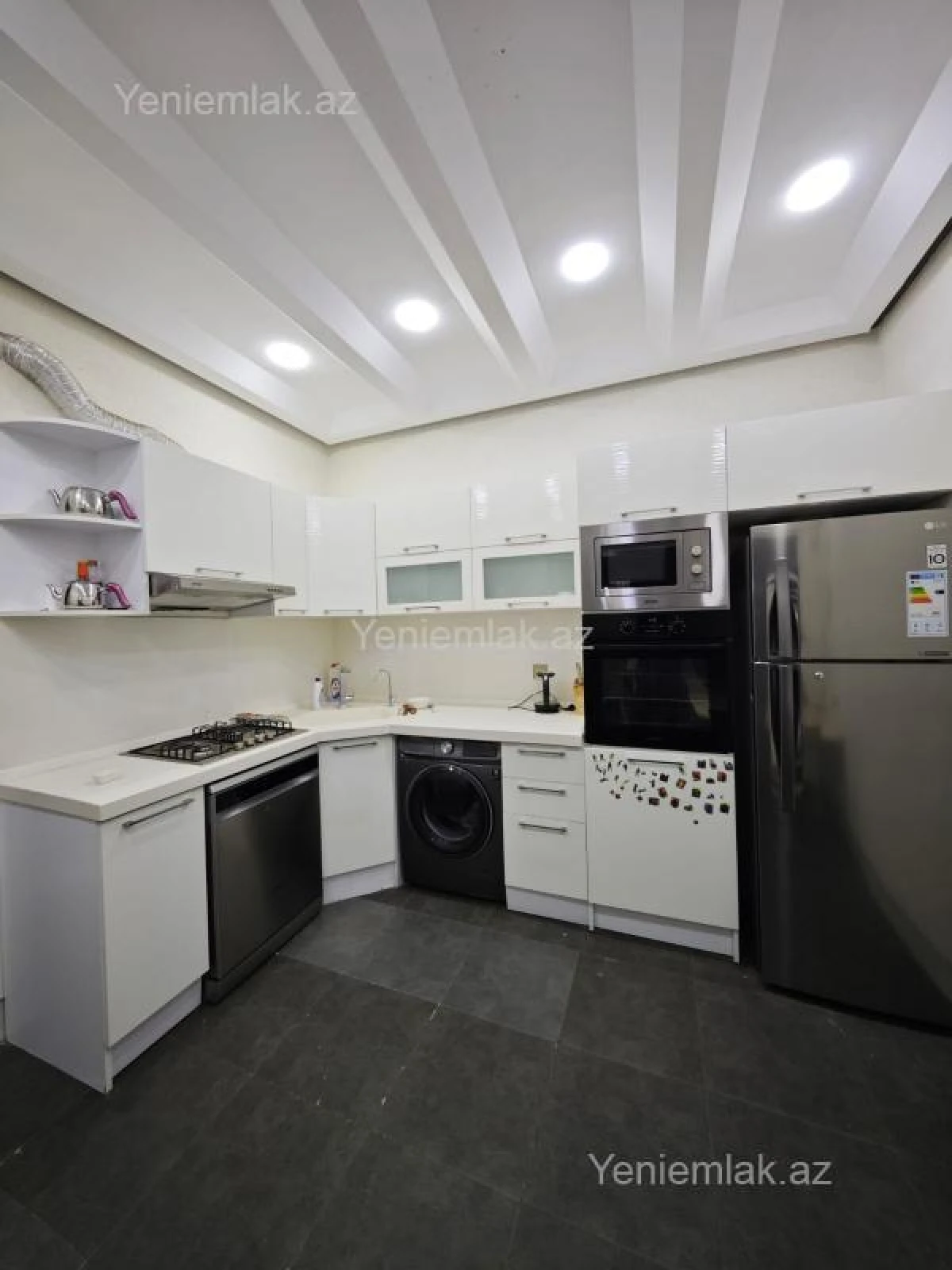 Satılır 5 otaqlı həyət evi 220 m²