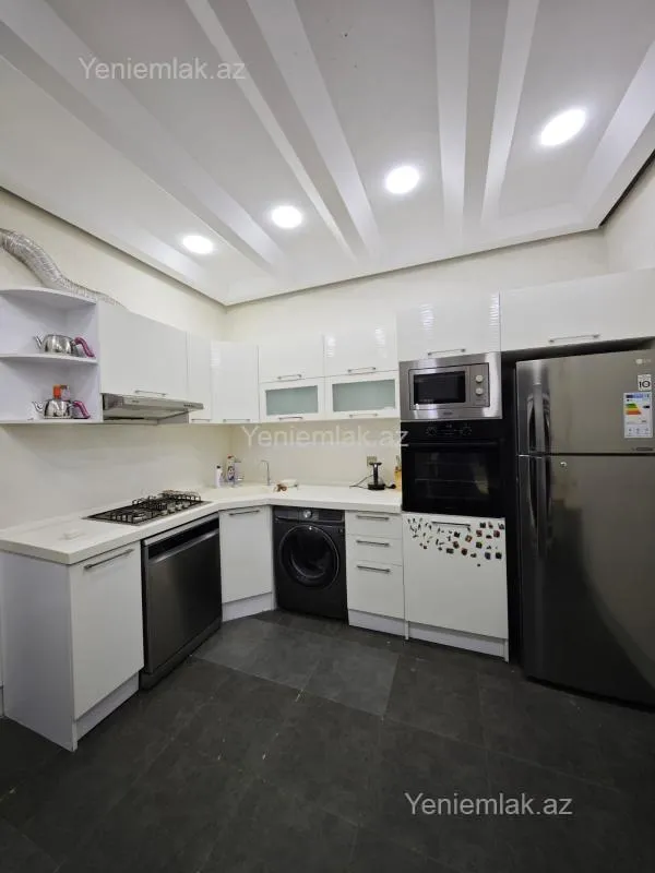 Satılır 5 otaqlı həyət evi 220 m²